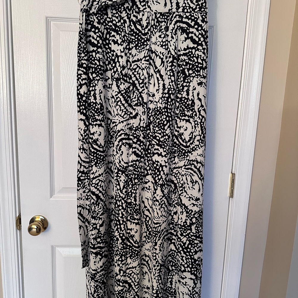 Elegant Black and White Patterned Skirt